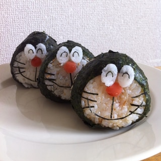 梅と海苔だけ‼︎ドラえもんおむすびキャラ弁